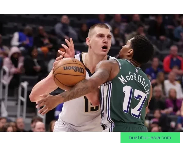 约基奇赛后穿小黄人拖鞋接受采访 曾化身格鲁角色展现幽默风采